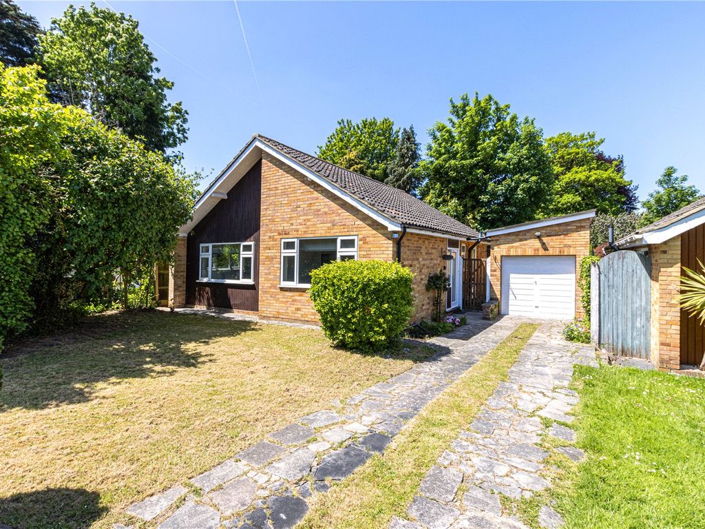 2 bed country house for sale in Birch Close, Longfield, Kent DA3, £