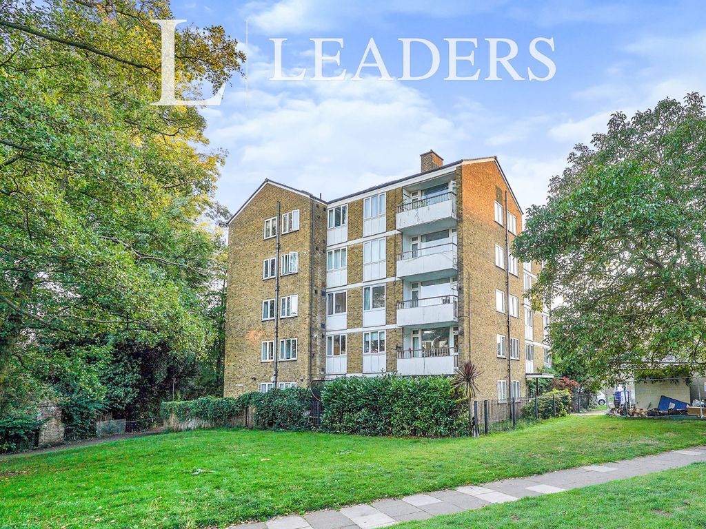 2 bed flat to rent in Casterbridge Road, Blackheath SE3, £1,700 pcm