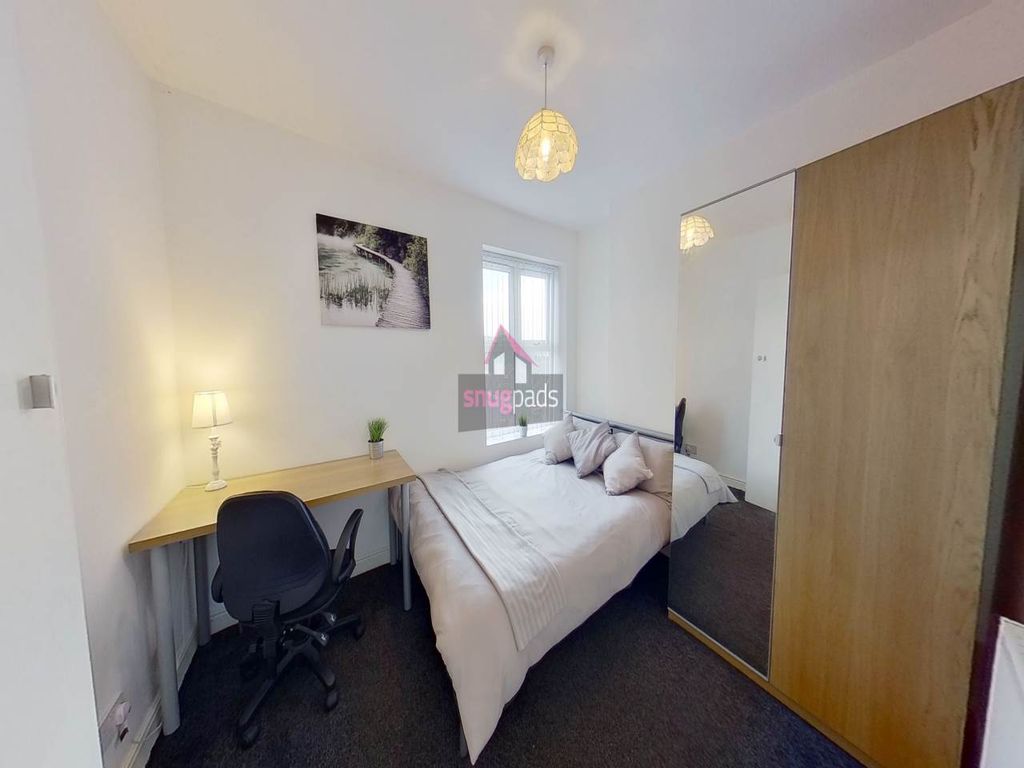 Room to rent in Bolton Road, Salford M6 Zoopla