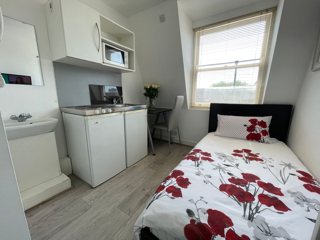 Studio to rent in Cromwell Road, London SW7, £1,517 pcm Zoopla