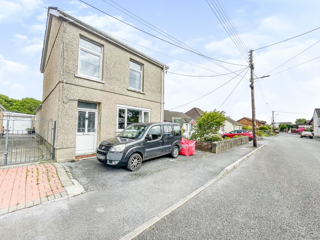 3 bed detached house for sale in Maes Road, Llangennech, Llanelli