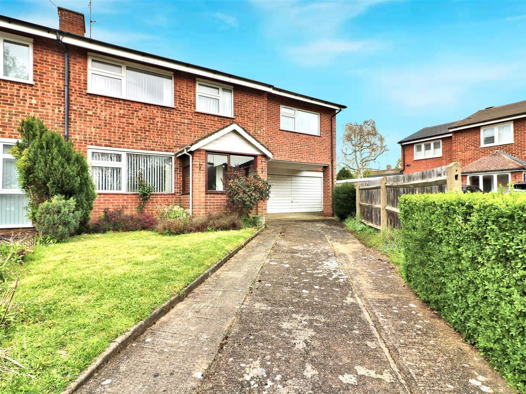 4 bed semidetached house for sale in Becket Gardens, Welwyn Village