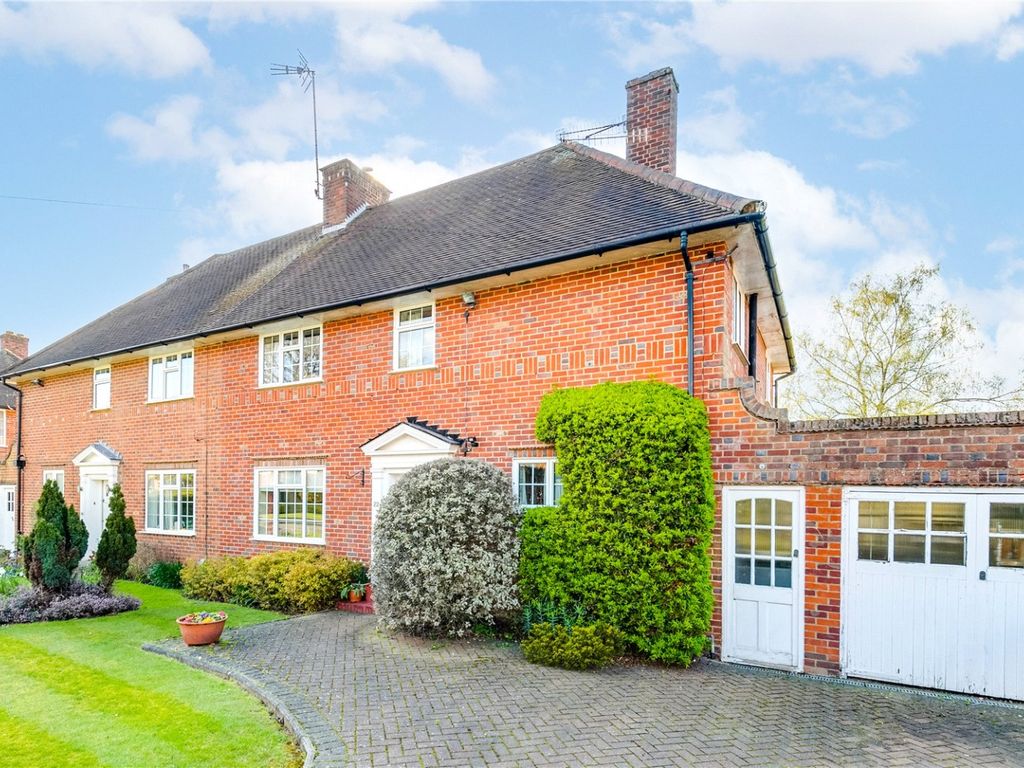 4 bed semidetached house for sale in Welwyn Garden City, Hertfordshire