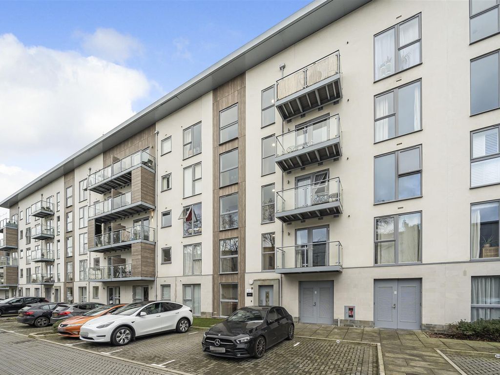 2 bed flat for sale in 5 Wallingford Way, Maidenhead SL6, £350,000 Zoopla