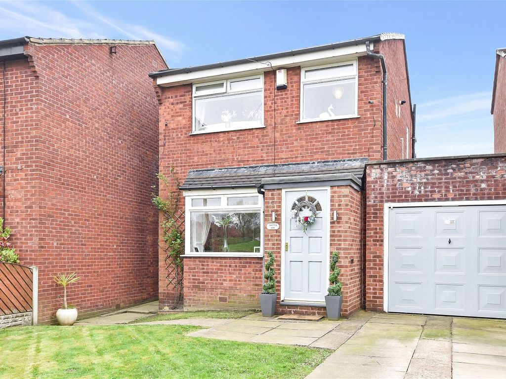 3 bed link detached house for sale in Elvaston Road, Morley, Leeds