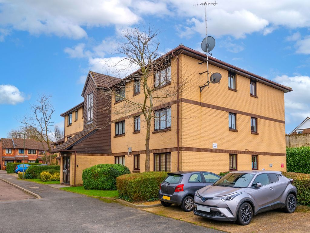 2 bed flat for sale in Canons Close, Reigate RH2 Zoopla