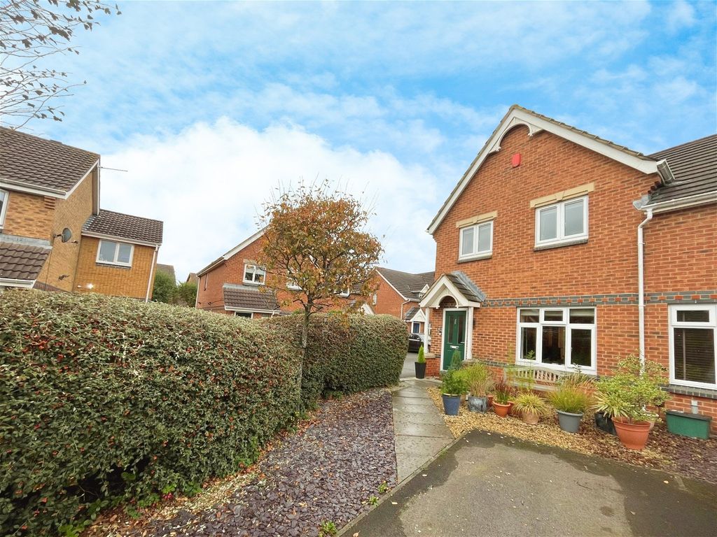 3 bed end terrace house for sale in Lavender Way, Bradley Stoke