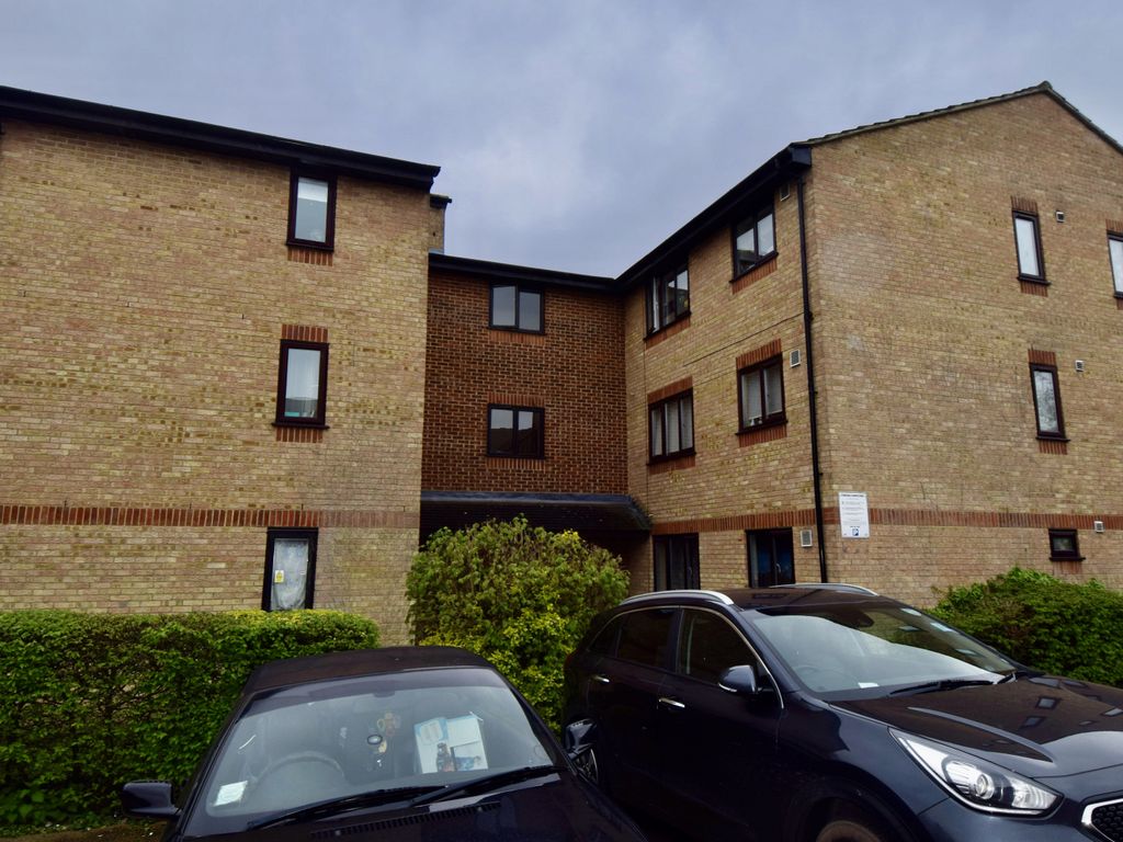1 bed flat to rent in Chartwell Close, Greenford UB6 Zoopla