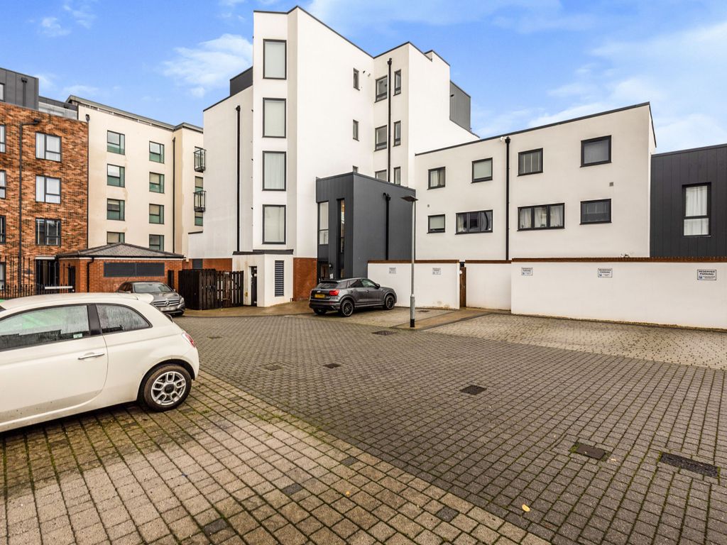 2 bed flat for sale in Fishers Lane, Cheltenham GL52 Zoopla