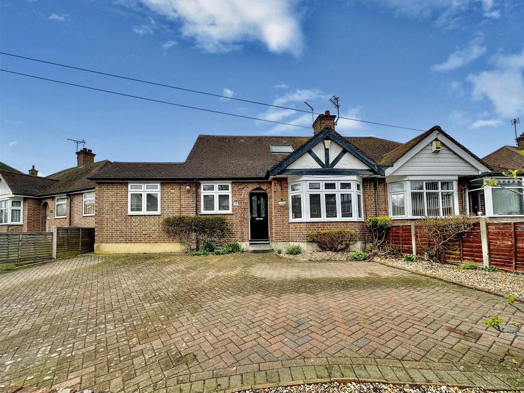 4 bed semidetached house for sale in Westfield Avenue, Watford WD24, £