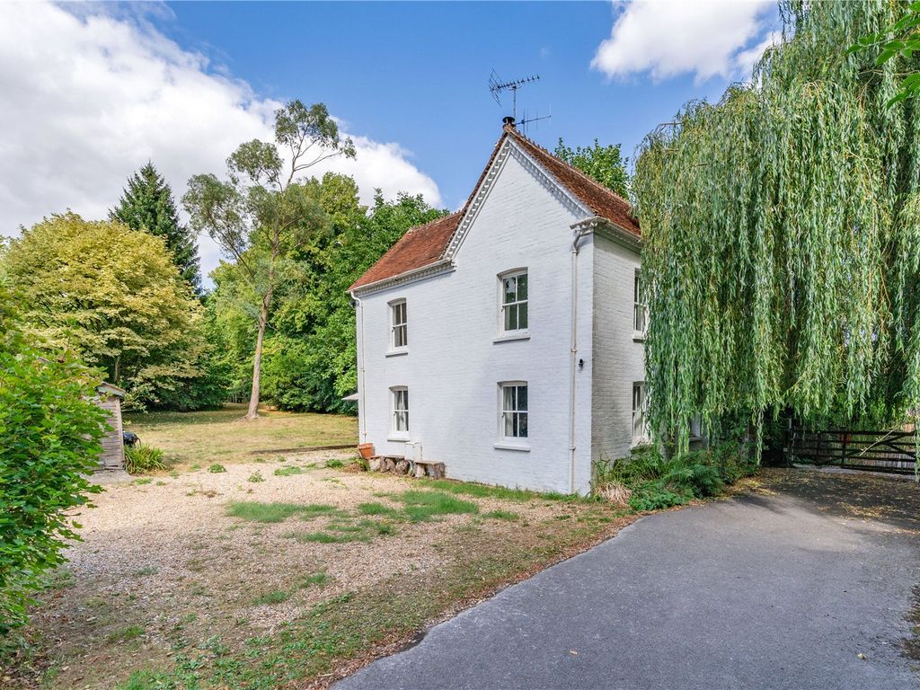 3 bed detached house for sale in Donnington Grove, Donnington, Newbury