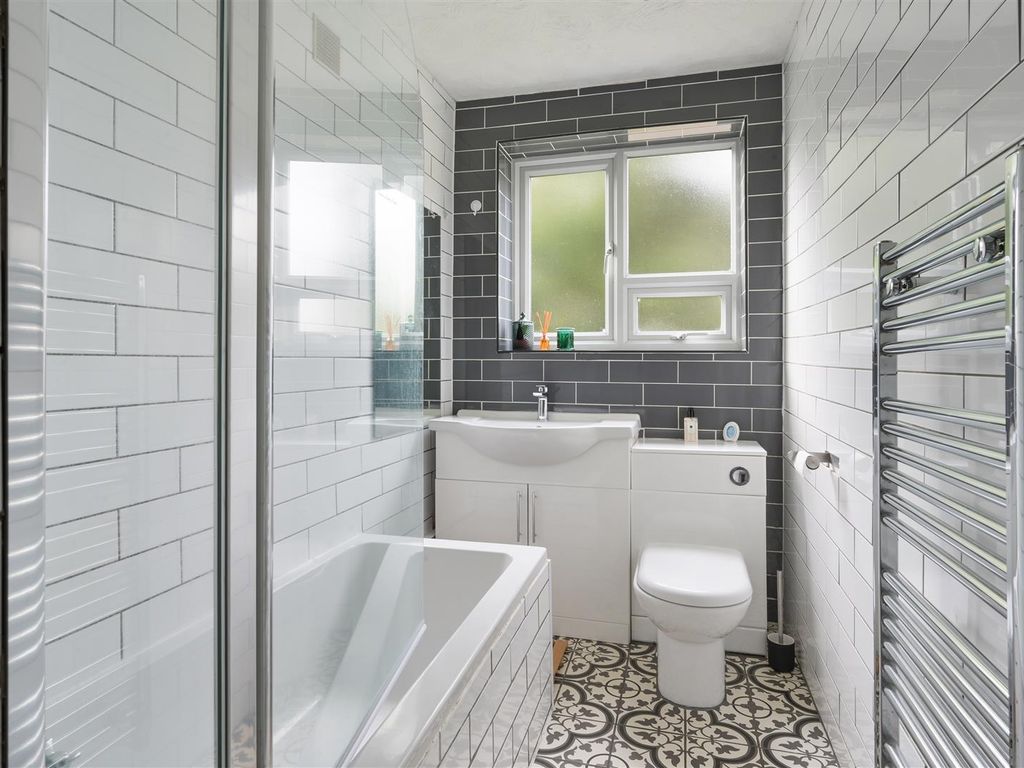 2 bed flat to rent in Sutton Common Road, Sutton SM1, £1,650 pcm Zoopla