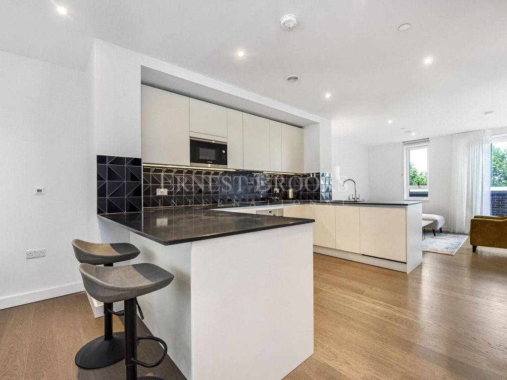 3 bed flat to rent in Tarling House, 3 Walworth Square SE17 Zoopla