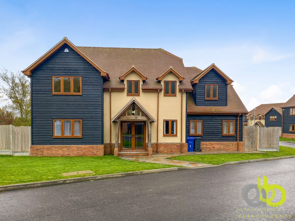 4 bed detached house for sale in South Hill, Langdon Hills, Basildon
