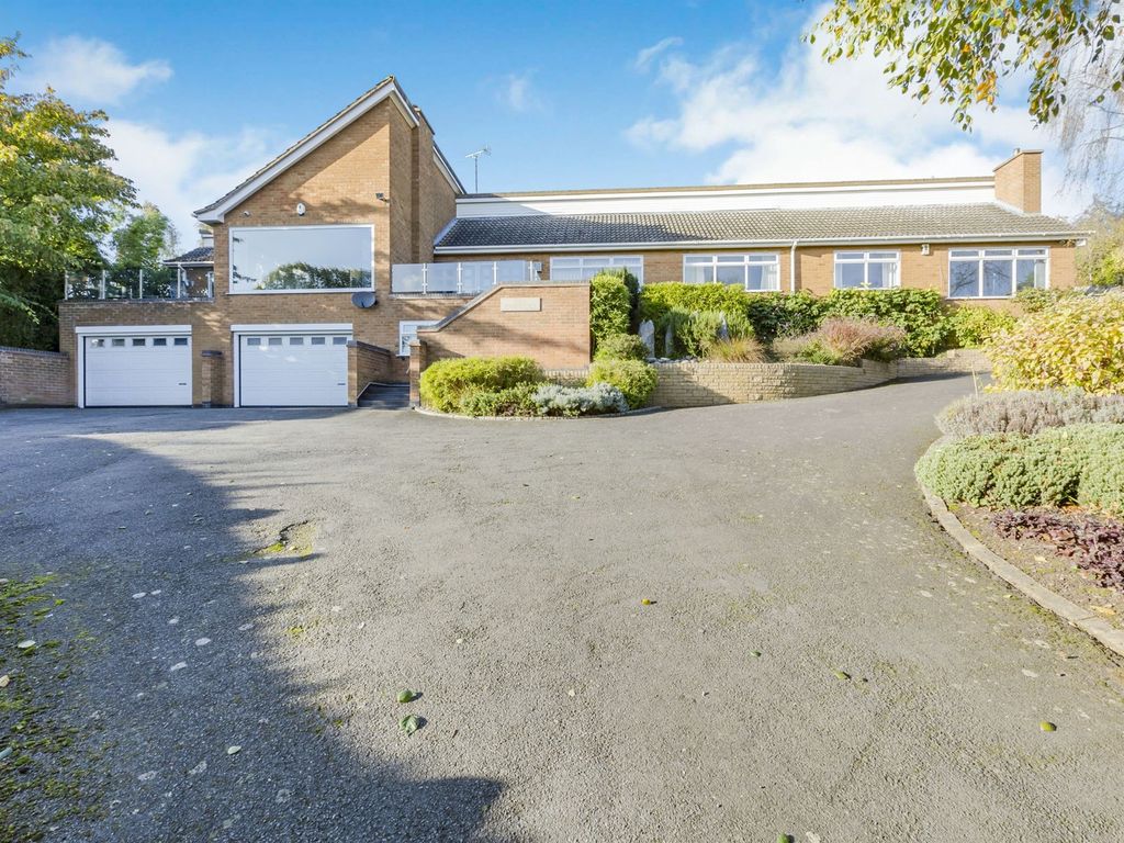 5 bed detached house for sale in Dawsons Lane, Barwell, Leicester LE9