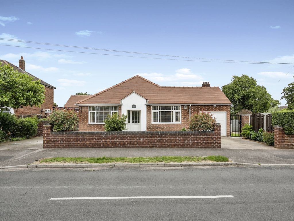 3 bed detached bungalow for sale in The Grove, Wheatley Hills