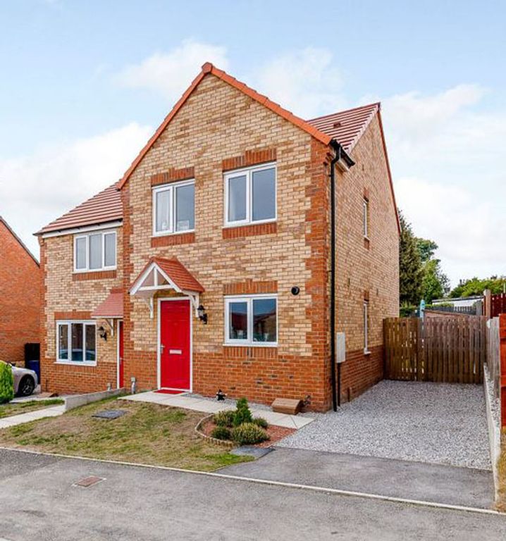 3 bed semidetached house to rent in West Moor Croft, Goldthorpe