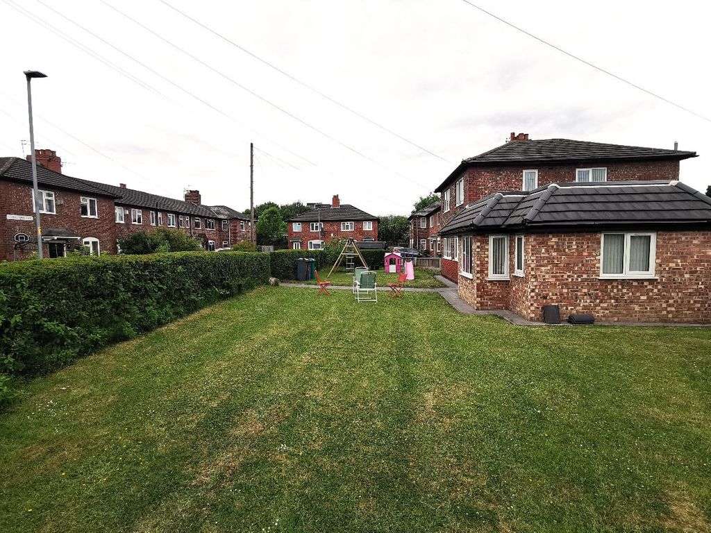 4 bed semidetached house for sale in Cornford Avenue, Gorton