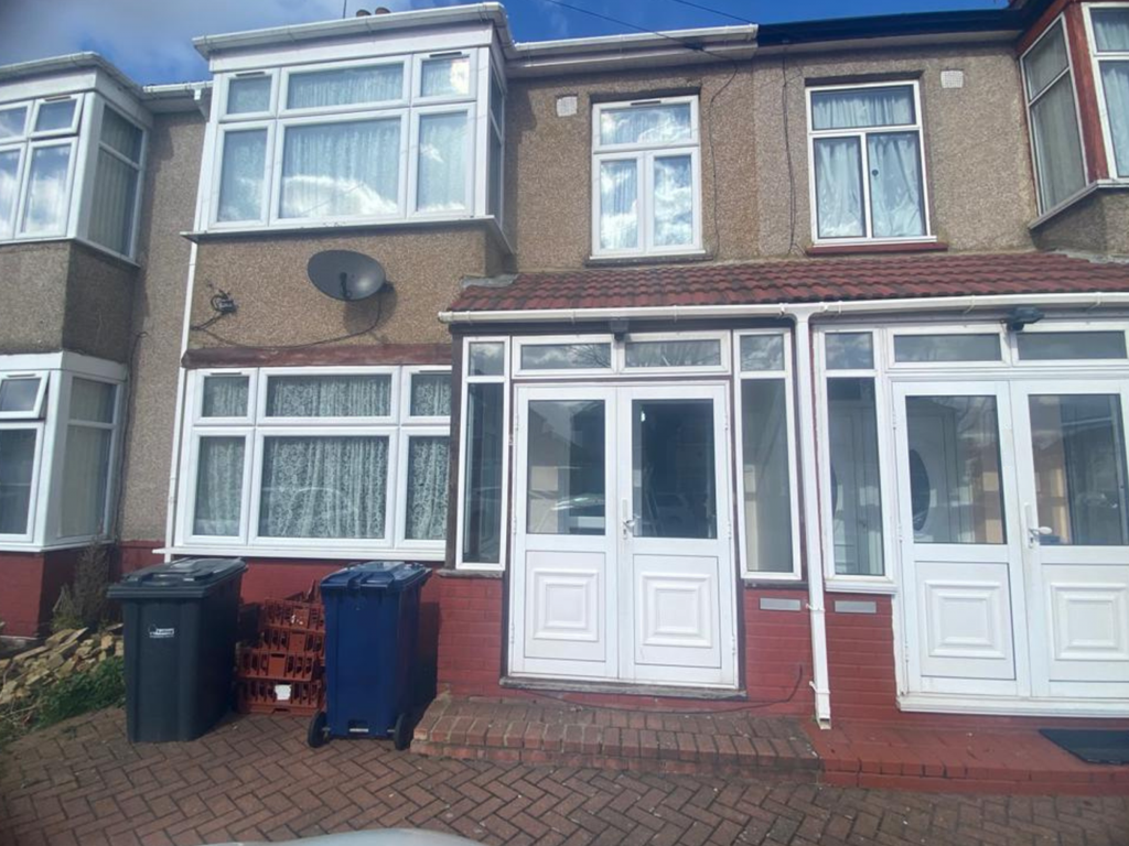 3 bed terraced house to rent in Greenland Crescent, Southall UB2 Zoopla