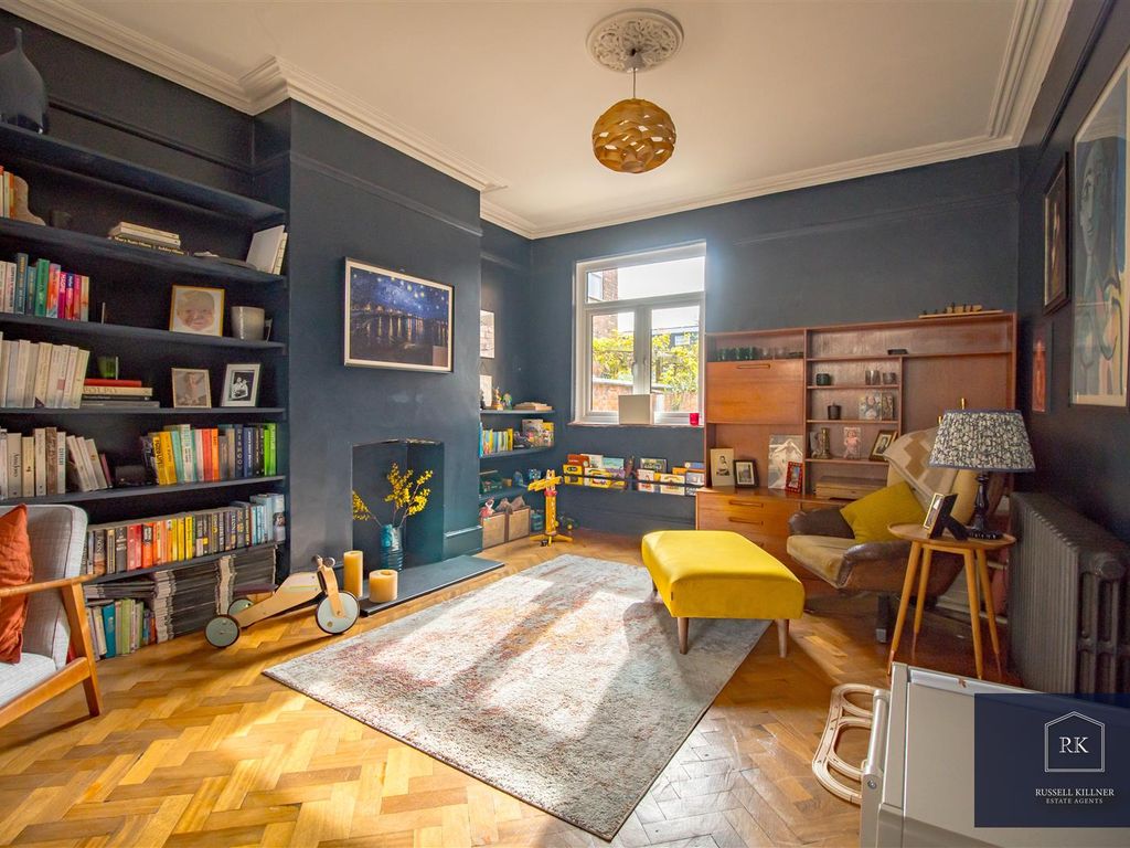 4 bed end terrace house for sale in Waterloo Road, Bedford MK40, £