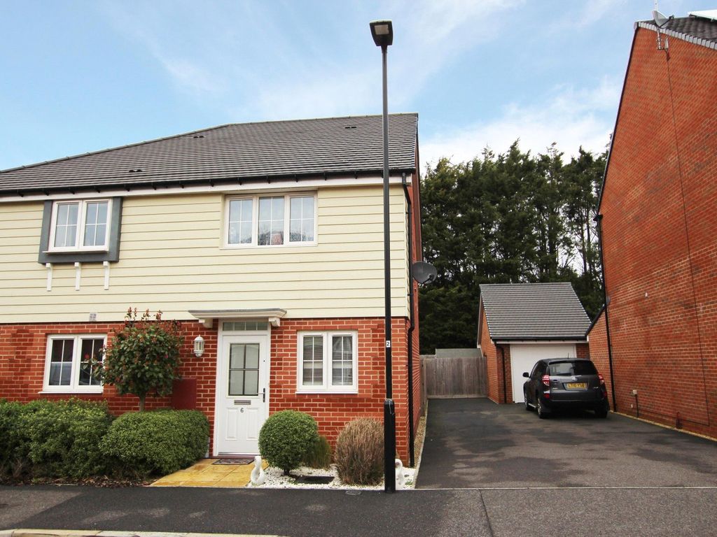 2 bed semidetached house to rent in Brougham Grove, Swanbourne Park
