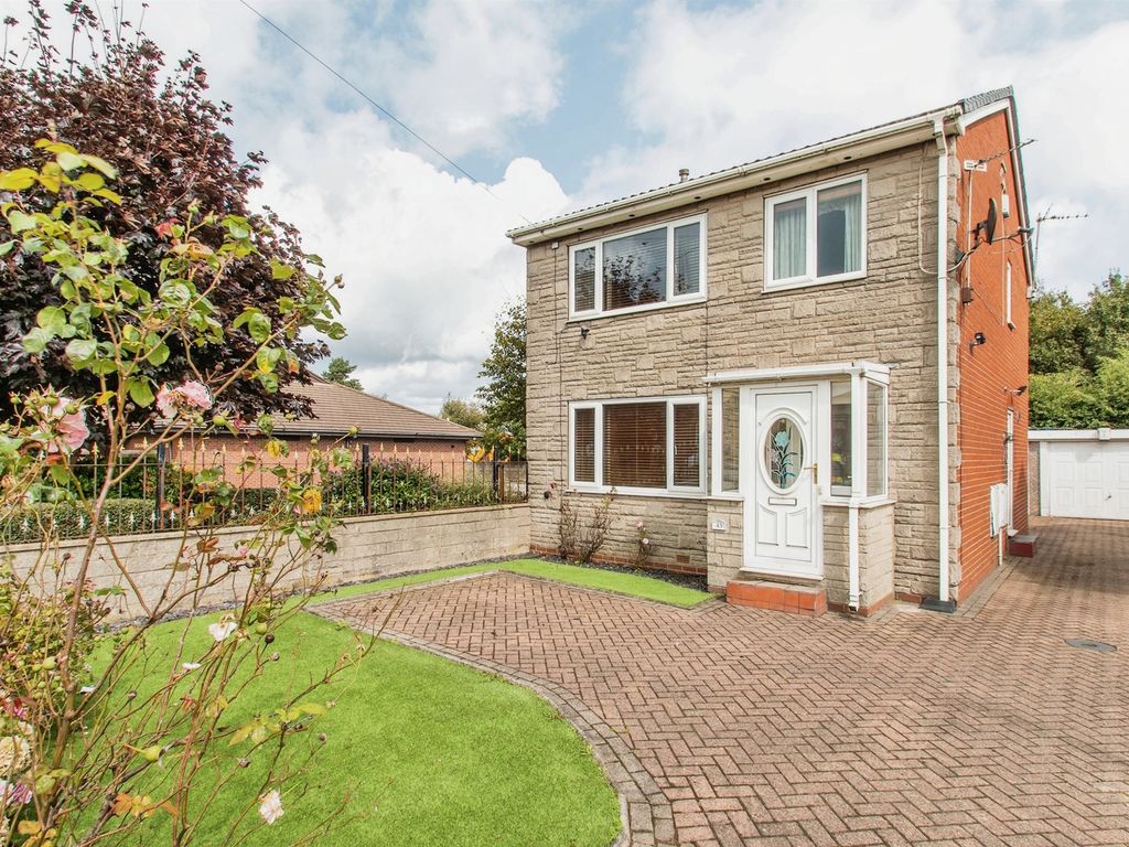 3 bed detached house for sale in Bruntcliffe Road, Morley, Leeds LS27, £200,000 Zoopla