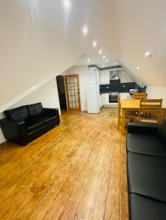 2 bed flat to rent in Bedford Hill, Balham SW12, £1,750 pcm Zoopla