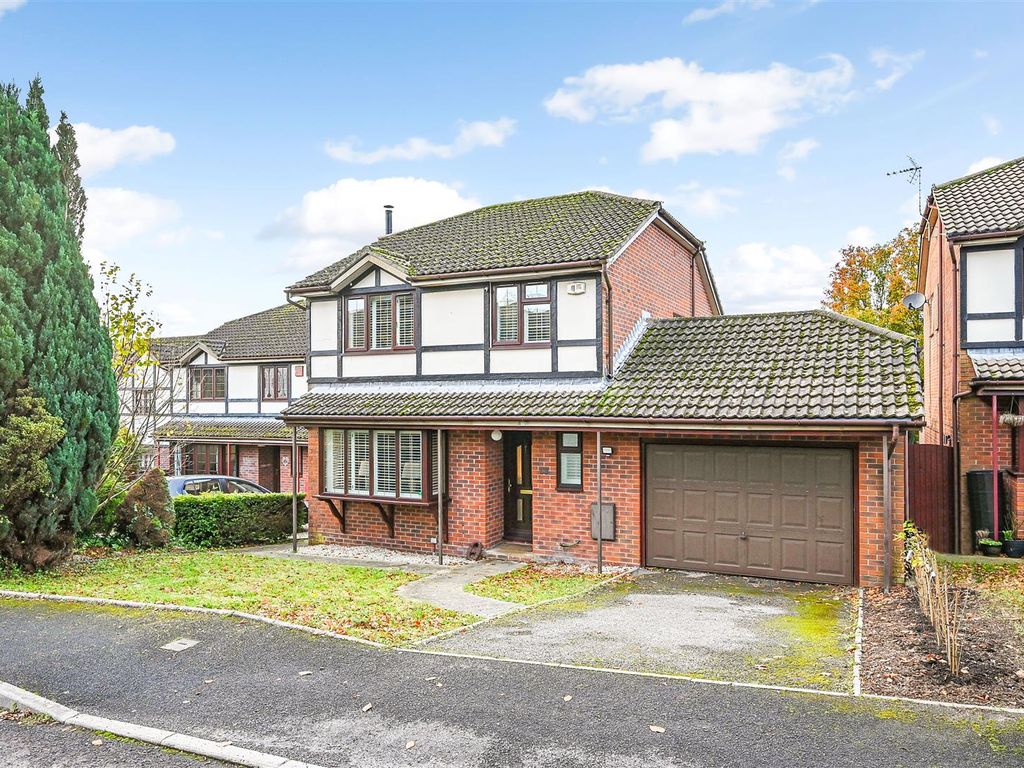 4 bed detached house to rent in Blackberry Close, Clanfield