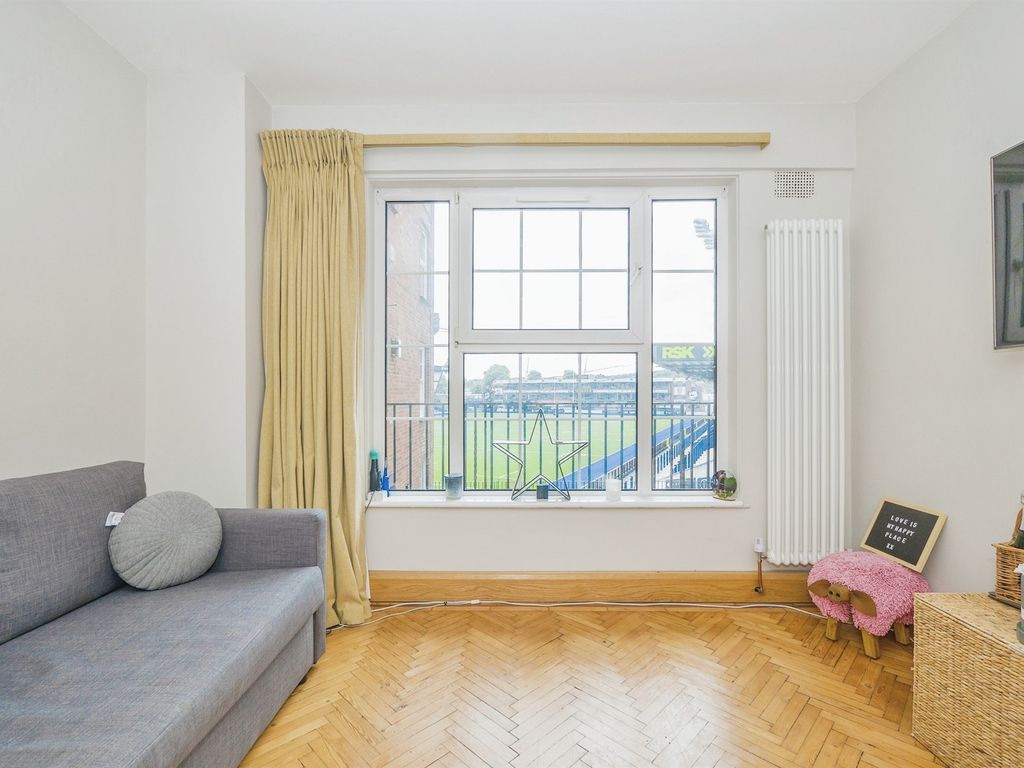 2 bed flat for sale in Westgate Street, Cardiff CF10, £170,000 Zoopla