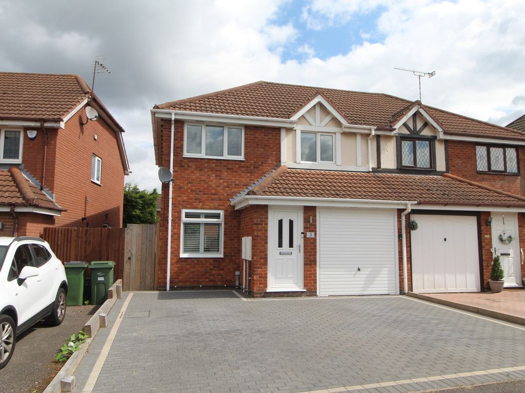 3 bed semidetached house for sale in Maura Close, Whetstone, Leicester