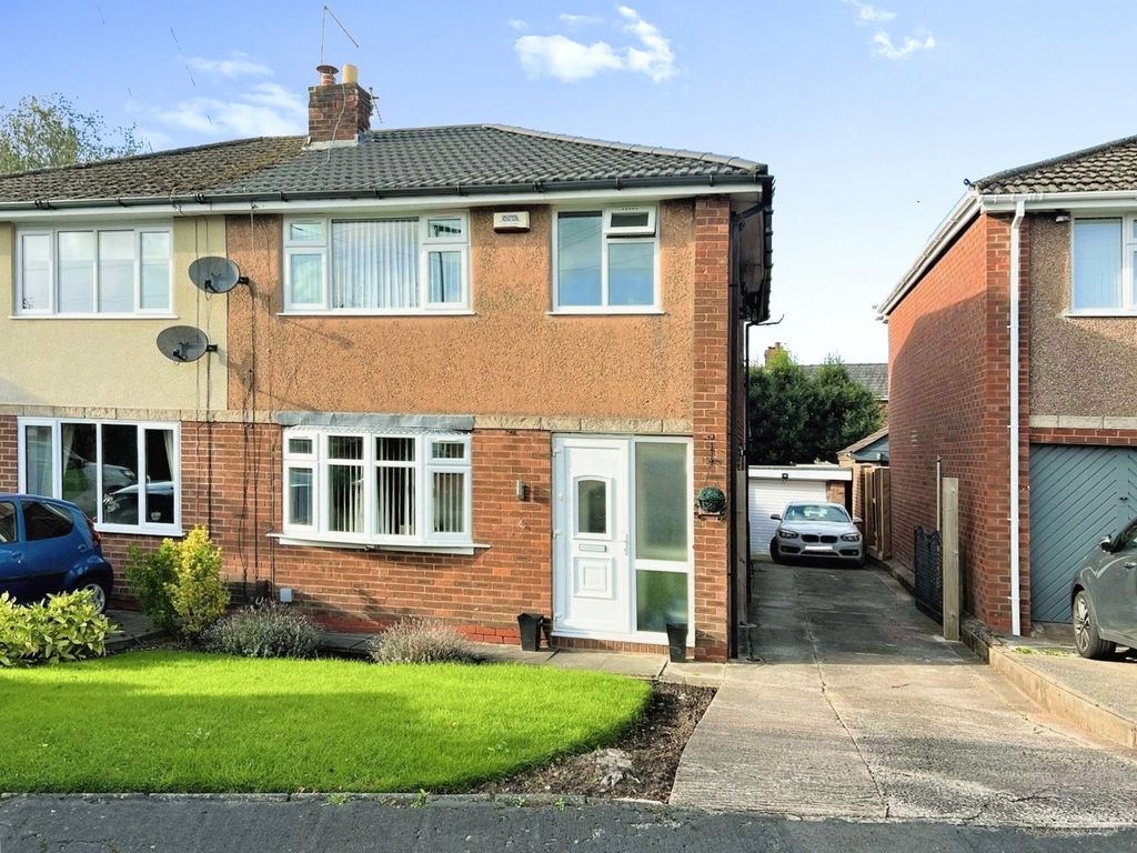 3 bed semidetached house for sale in Queens Close, Boothstown, Worsley