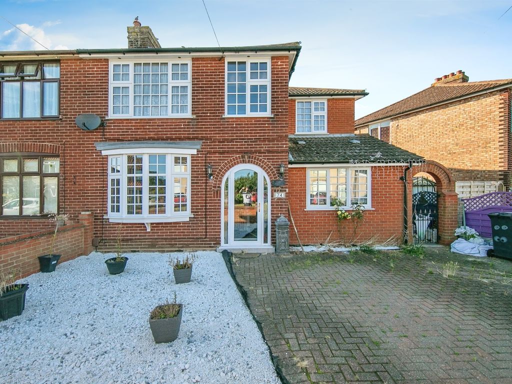 4 bed semidetached house for sale in Fairfield Road, Ipswich IP3, £