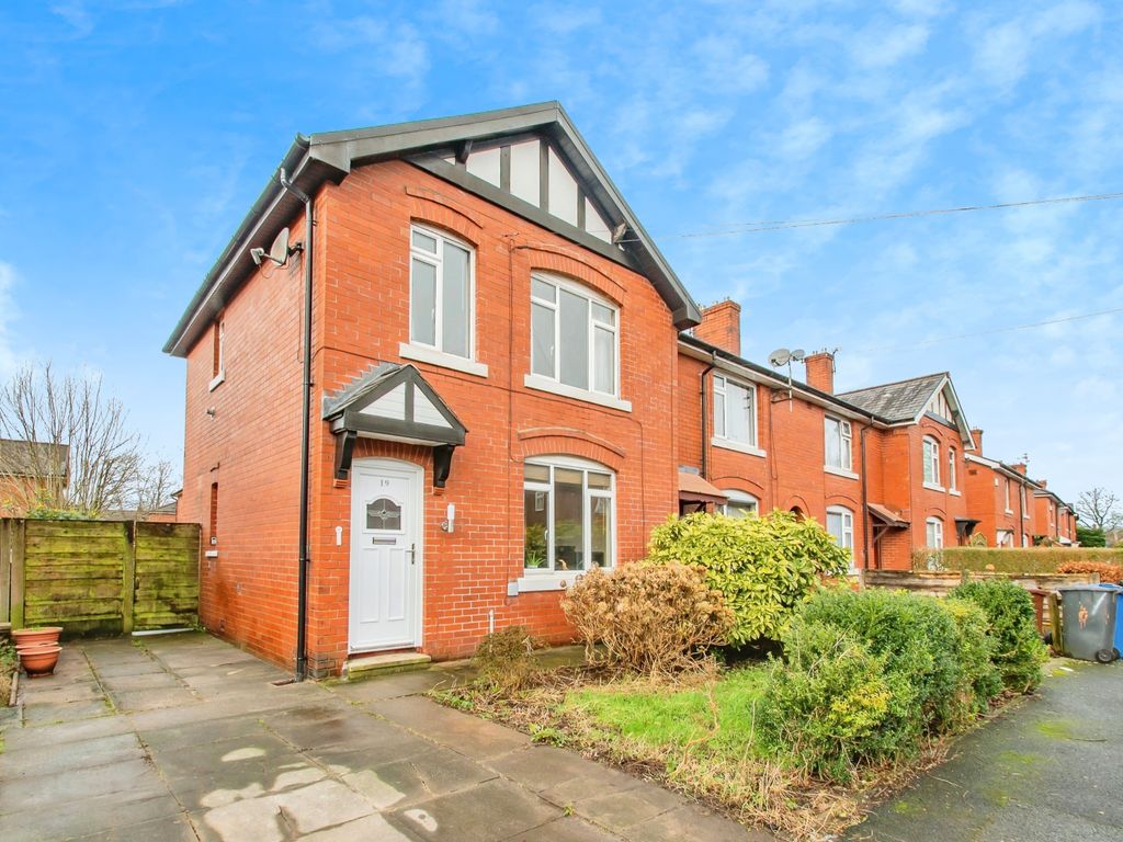 3 bed end terrace house for sale in Lepp Crescent, Bury BL8, £170,000