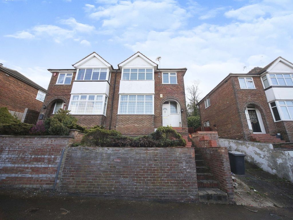 3 bed semidetached house for sale in Pomfret Avenue, Luton LU2 Zoopla