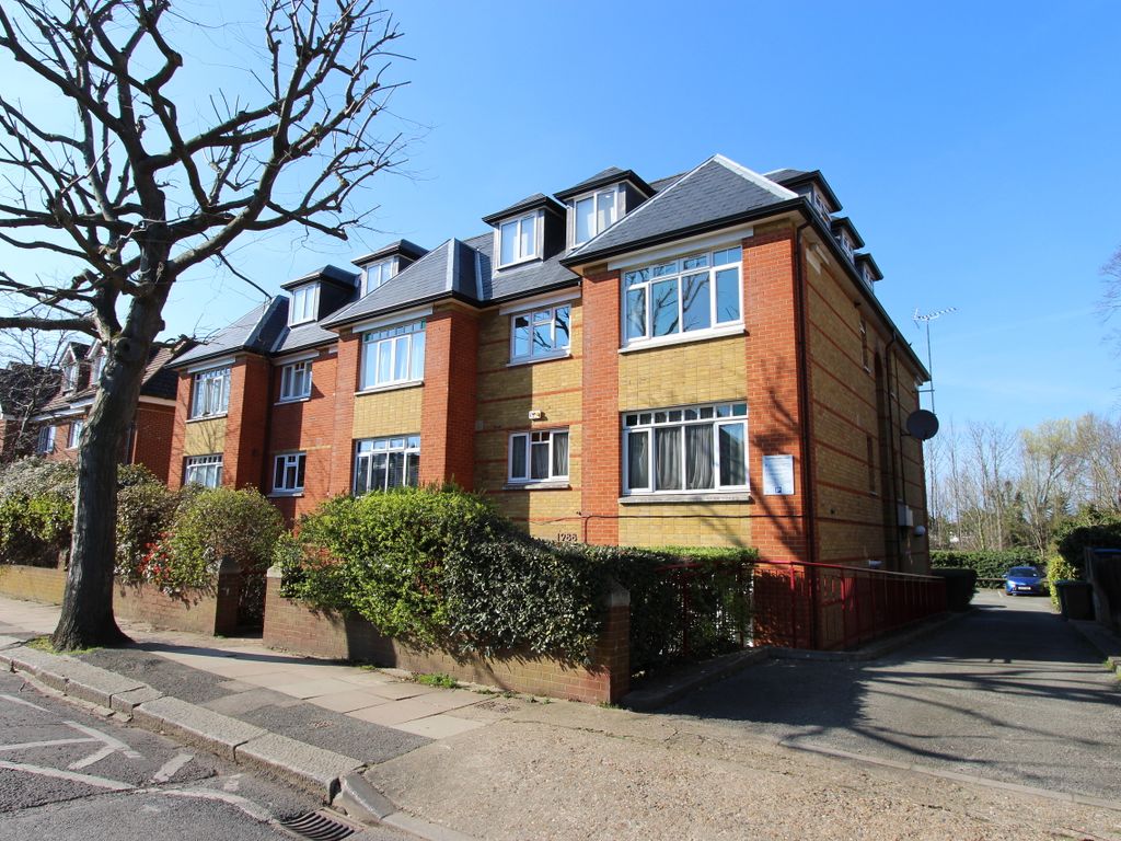 1 bed flat to rent in Dukes Avenue, New Malden, Surrey KT3, £1,300 pcm