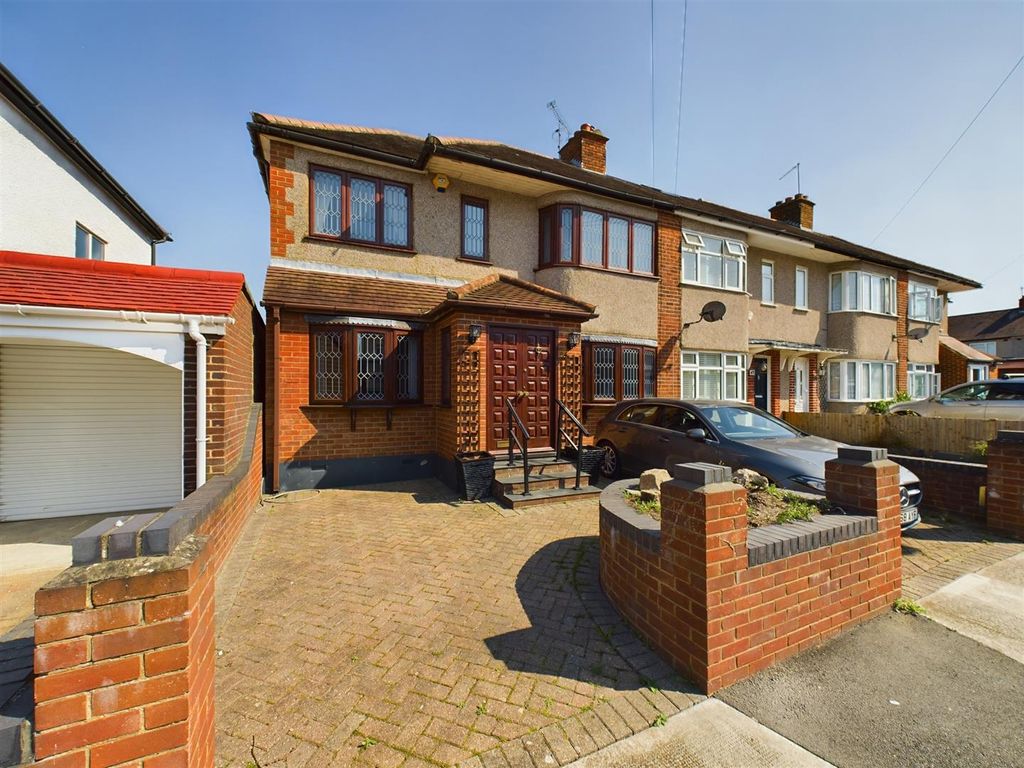 4 bed end terrace house for sale in Appledore Avenue, Ruislip Manor