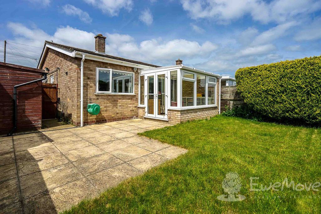 2 bed semidetached bungalow for sale in Maple Close, Wymondham NR18 Zoopla