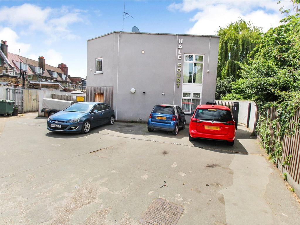 2 bed flat to rent in Hale Court, 9 Parsloes Avenue, Dagenham, Essex