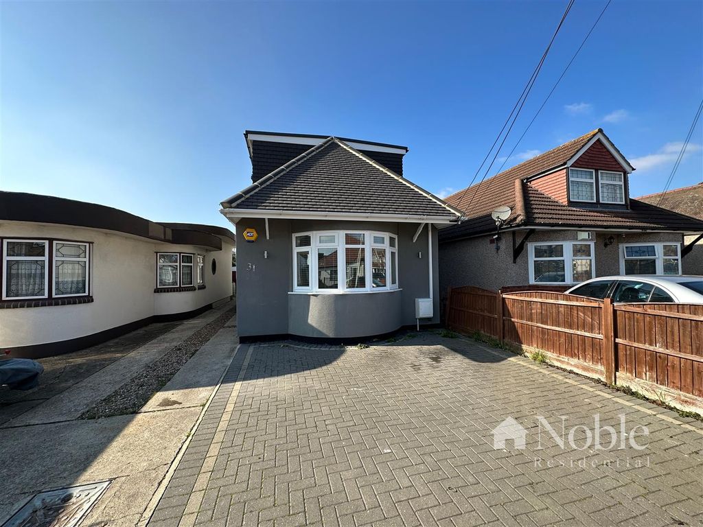 3 bed detached bungalow to rent in Stanley Road North, Rainham RM13