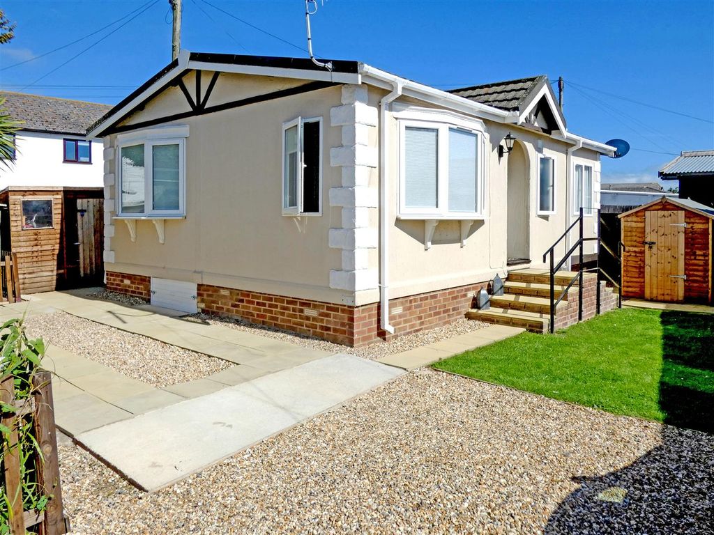 2 bed mobile/park home for sale in Rope Walk, Littlehampton BN17, £