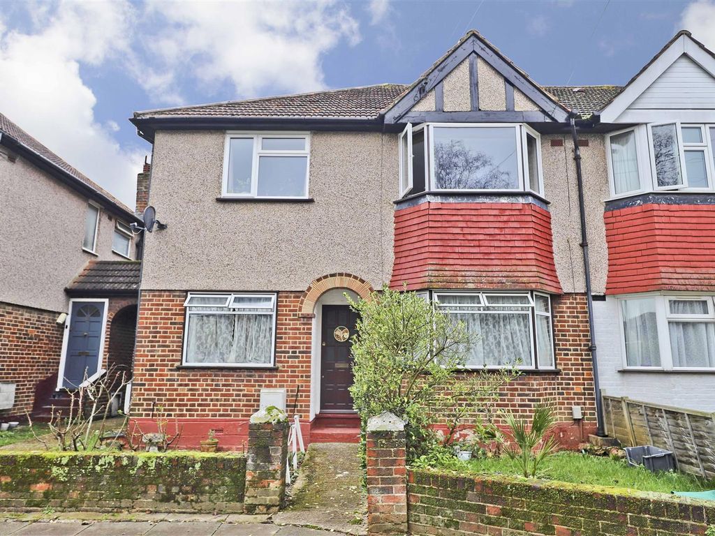 2 bed for sale in Berkeley Close, Ruislip, Middlesex HA4, £