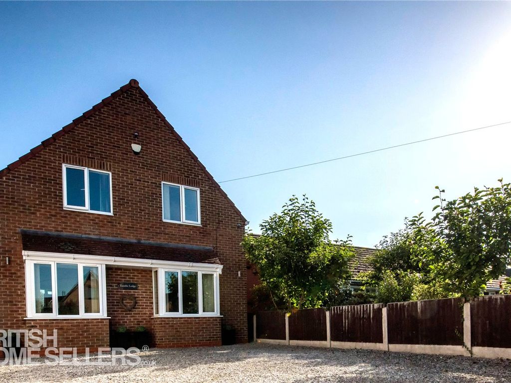 4 bed detached house for sale in Mosham Road, Blaxton, Doncaster, South Yorkshire DN9, £360,000