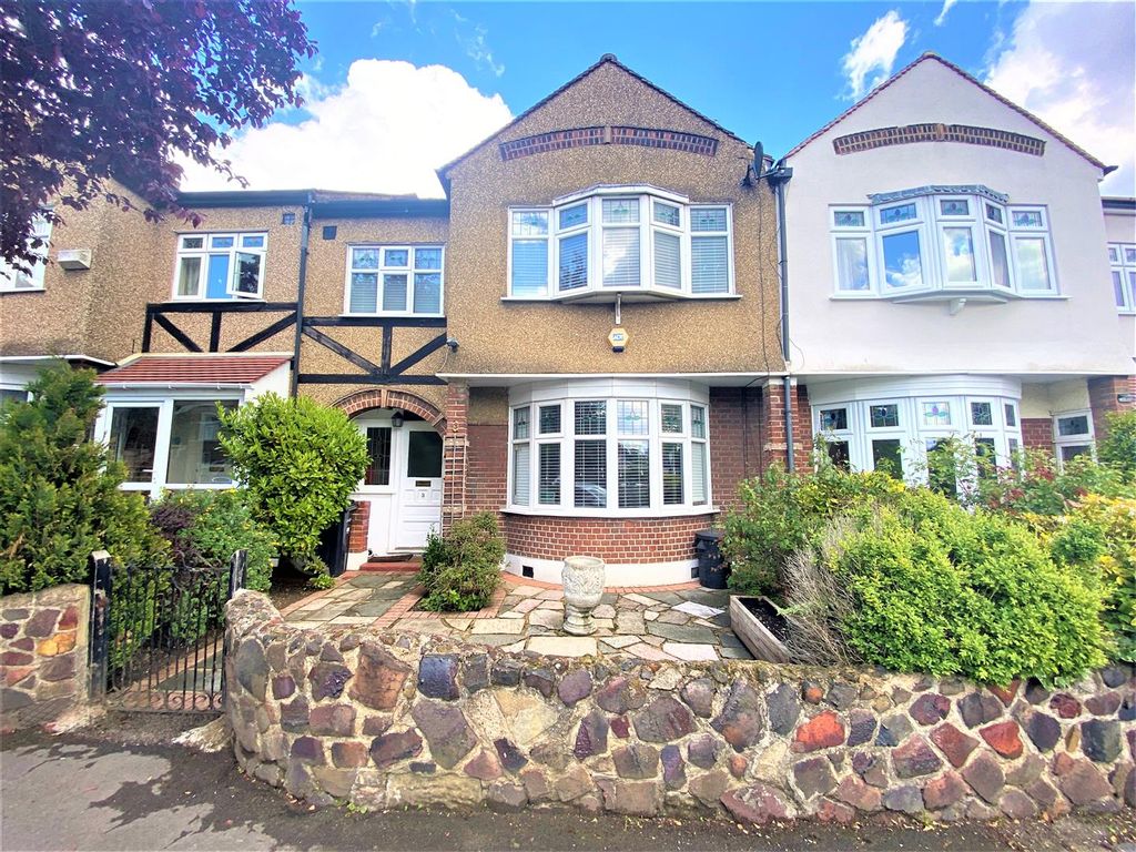 Chestnut Drive, London E11  