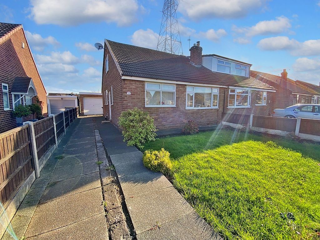 3 bed semidetached bungalow for sale in Gainsborough Road, Warrington