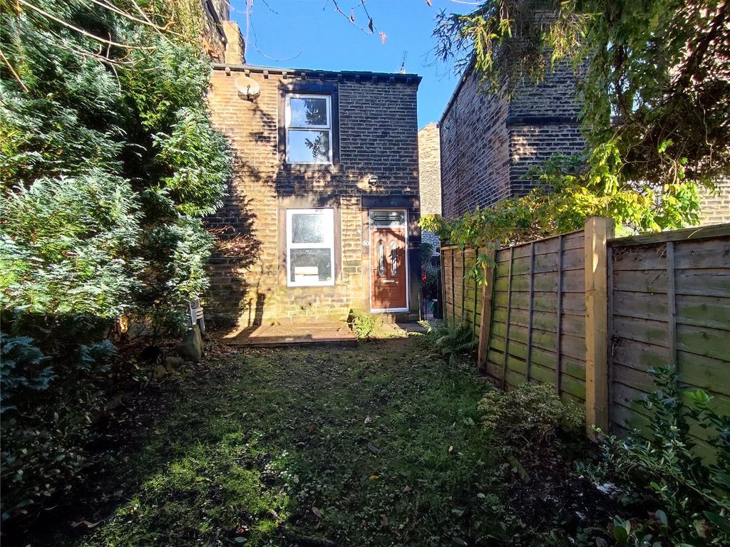 1 bed end terrace house to rent in Beckett Road, Dewsbury WF13, £650