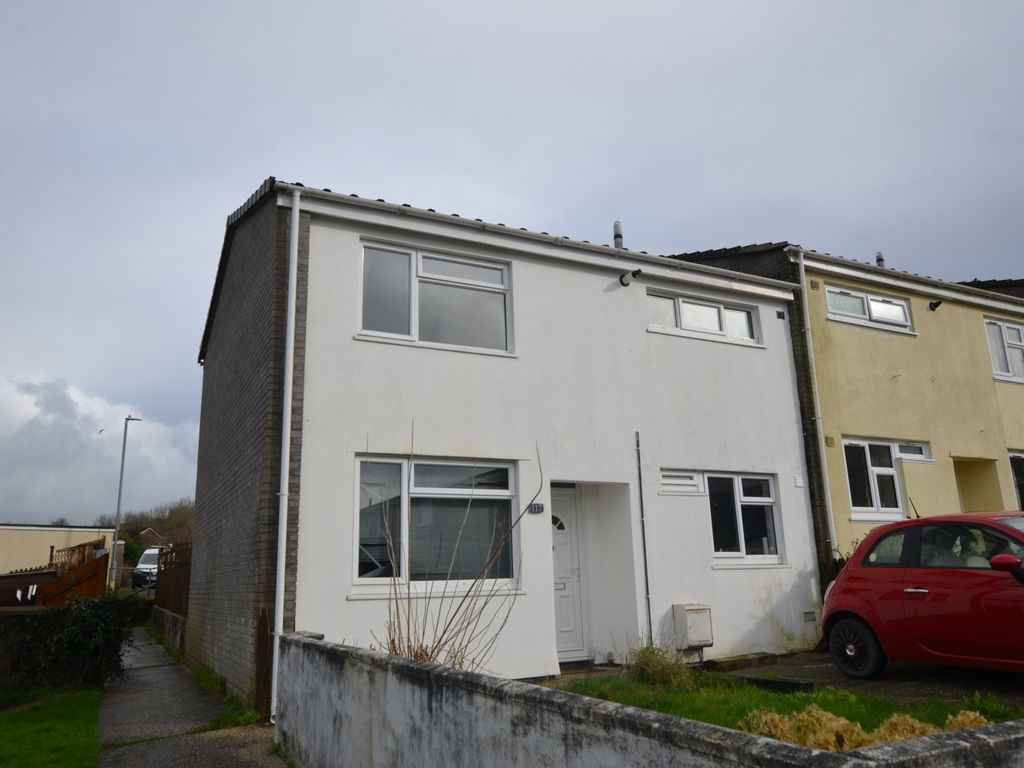3 bed semidetached house for sale in Kinsman Estate, Bodmin, Cornwall