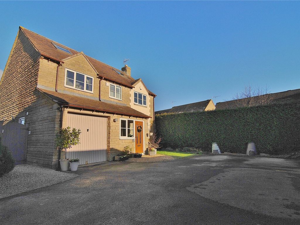 5 bed detached house for sale in Stonecote Ridge, Bussage, Stroud