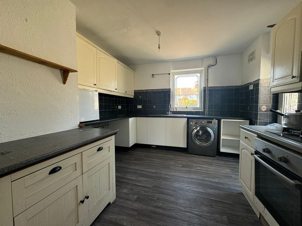 3 bed end terrace house to rent in Marston Avenue, Dagenham RM10, £
