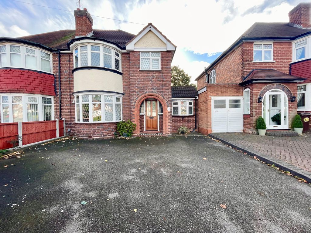 3 bed semidetached house to rent in Chester Road, Castle Bromwich