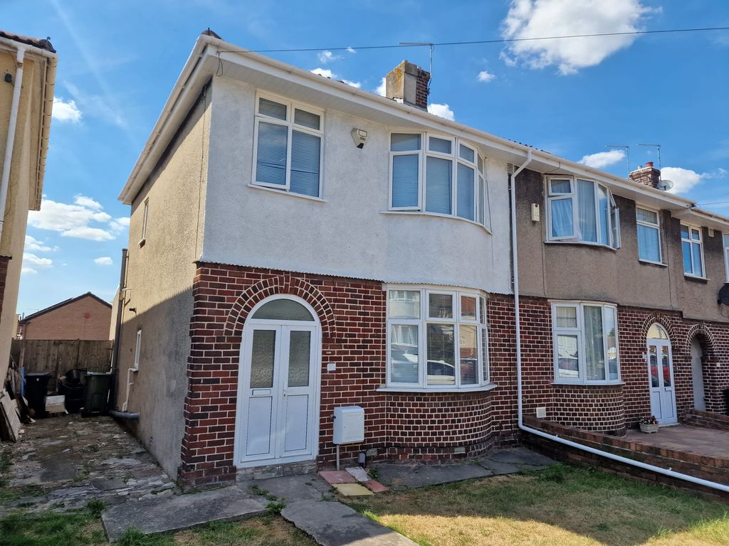 3 bed semidetached house to rent in Embassy Road, Whitehall, Bristol